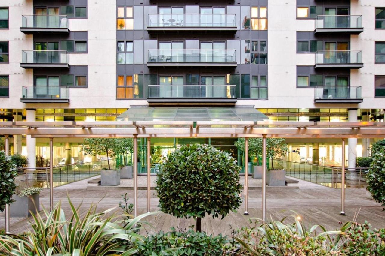 Peaceful Modern 2 Bedroom Flat With Water Views Londres Exterior foto